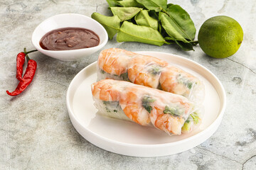 Vietnamese spring roll with prawn