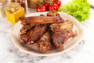 Roasted duck wings with sauce