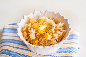 バターのせトウモロコシご飯