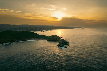 Un amanecer en punta cometa, uno de los lugares mas bellos de Oaxaca para recibir o despedir el sol