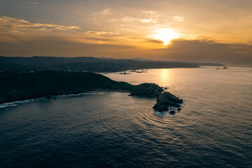 Un amanecer en punta cometa, uno de los lugares mas bellos de Oaxaca para recibir o despedir el sol