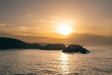 Un amanecer en punta cometa, uno de los lugares mas bellos de Oaxaca para recibir o despedir el sol
