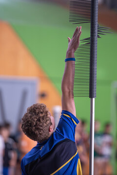 Young athlete vertical leap test with equipment indoor