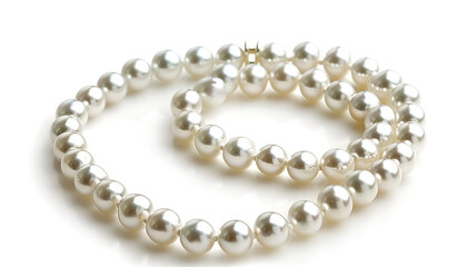 Obraz premium Elegant pearl necklace isolated on white, top view