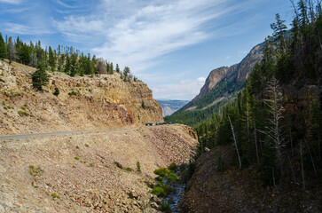 Obraz premium Golden Gate, With View of Valley, River, and Road at Yellowstone National Park