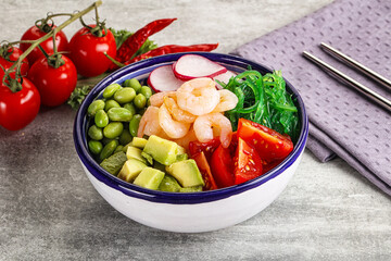 Hawaian cuisine - Poke with cocktail shrimps