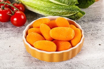 Small baby mini organic carrot