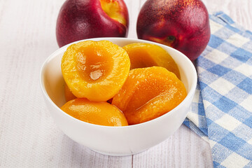 Canned peaches with sweet syrope