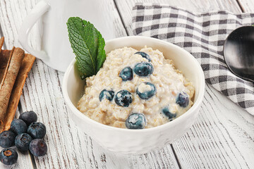Oats porridge with blueberry