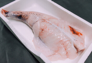 Pieza de rape fresco - pescado fresco mediterráneo