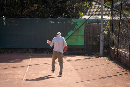 friends playing social tennis club on a clay tennis court in summer - Powered by Adobe