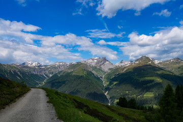 Alpenpanorama im Graubünden in der Schweiz