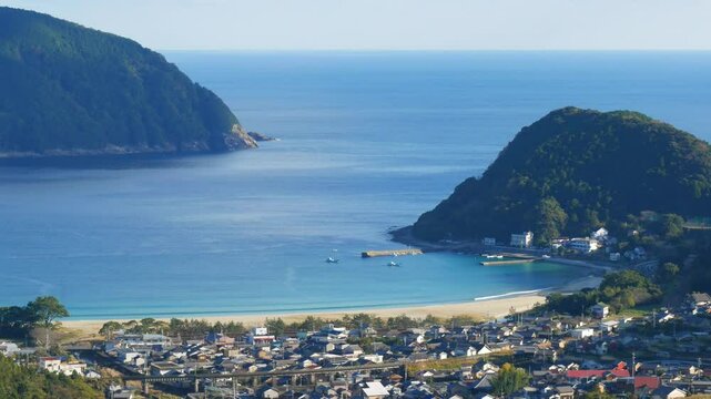 青い海と砂浜が美しい海水浴場　三重県熊野市新鹿町