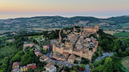 gradara, marche, italia, borgo, vino, natura