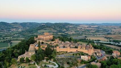 gradara, marche, italia, borgo, vino, natura