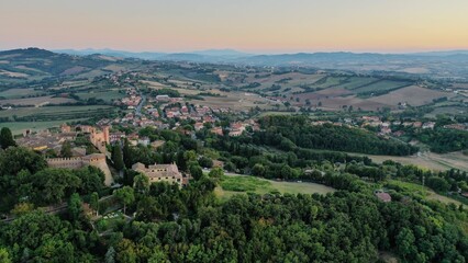 gradara, marche, italia, borgo, vino, natura