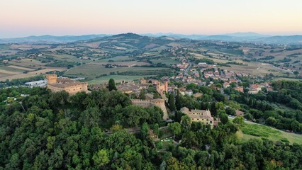 gradara, marche, italia, borgo, vino, natura