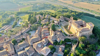 gradara, marche, italia, borgo, vino, natura