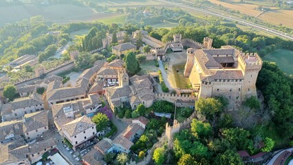 gradara, marche, italia, borgo, vino, natura