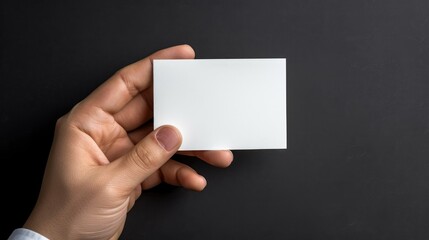 Obraz premium Showing a blank business card being held with clipped paths
