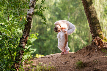 Hochzeits-Fotoshooting in der sommerlichen Natur