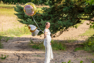 Hochzeits-Fotoshooting in der sommerlichen Natur