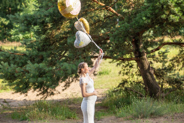 Hochzeits-Fotoshooting in der sommerlichen Natur