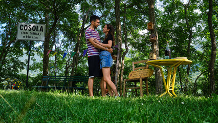 Foto scattata a Cosola, nella famosa Val Borbera, a due ragazzi che sorridono.