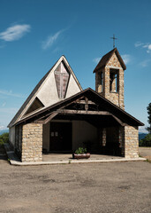 Fototapeta premium Foto scattata alla Chiesa della Madonna della Salute, lungo la strada che connette Cosola a capannette di Pey.