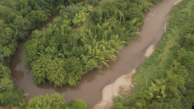 rio en colombia eje cafetero