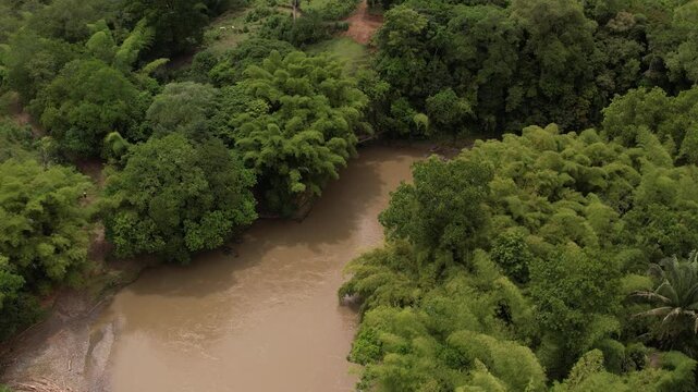 rio en colombia eje cafetero