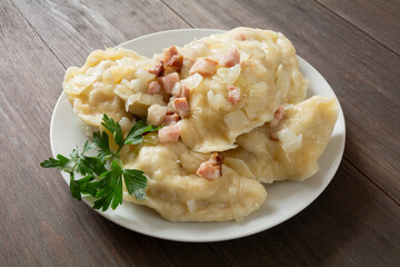 pierogi z kapustą i mięsem
