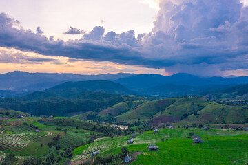 Obraz premium Golden time of sunset at Rice terrace in Baan-Pa-Bong-Piang, Chiangmai,Thailand