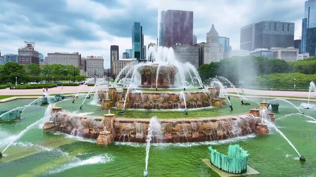 Drone Aerial of Buckingham Fountain, Grant Park in downtown Chicago 4K