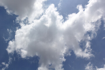 Obraz premium clouds with blue sky background at afternoon