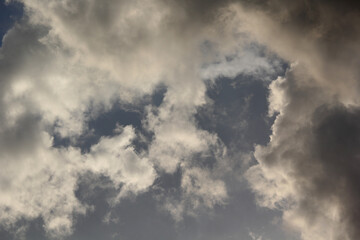 Obraz premium clouds with different shapes evening sunset 