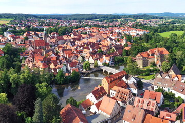 Fototapeta premium Luftbild von Lauf an der Pegnitz mit Blick auf die historische Altstadt. Lauf an der Pegnitz, Mittelfranken, Bayern, Deutschland.