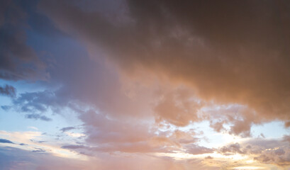 Obraz premium Thunderclouds over the city. Rainy weather. The sky in black clouds.