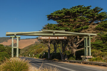 Exposure of the Memorial Arch on the Great Ocean Road, famous for it’s undeniable coastal beauty. Historical landmark in Eastern View, Victoria, Australia.