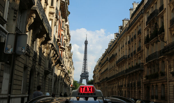 Paris - Tour Eiffel - Place de Mexico - Taxi