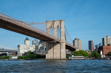 Obraz premium Brooklyn Bridge view from the sea side in day light