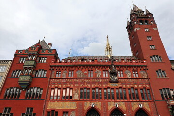 Obraz premium Rathaus auf dem Marktplatz in Basel