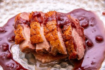 pieczona pierś z kaczki, roast duck breast © Studio RMW