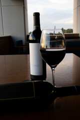 VINO TINTO Y PAISAJES