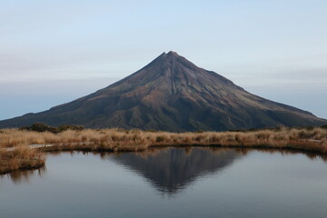 Fototapeta premium Mount Taranaki Reflection New Zealand