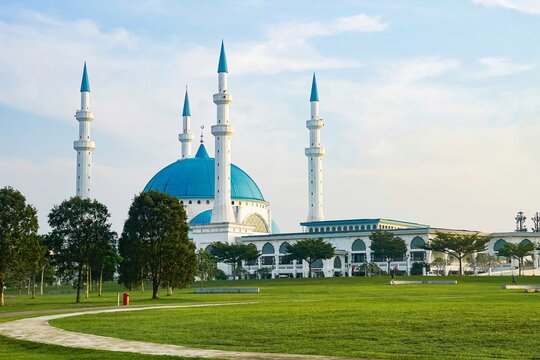 Masjid Sultan Iskandar, Bandar Dato Onn, Johor Bahru, Johor, Malaysia.