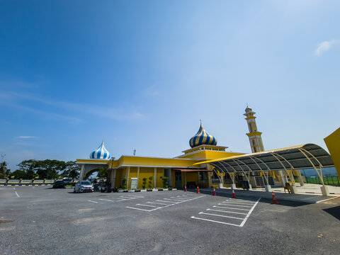 Kuala Perlis, Malaysia - August 4, 2024: Beautiful view of  Tuanku Syed Faizuddin Putra Jamalullail Mosque at during day light Kuala Perlis, Malaysia.