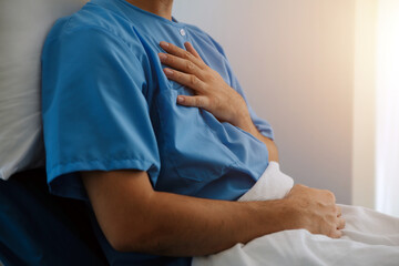 Obraz premium Male patient consulting a medical specialist at hospital. Chest pain and inflammatory heart disease