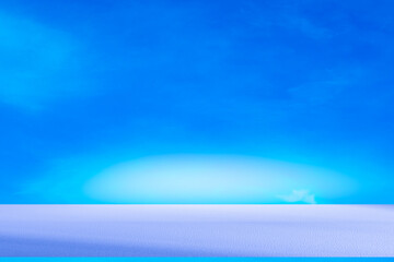 Obraz premium Panorama of cloud clear sky background for summer vacation concept at ocean and summer sea water with sunlight of beautiful cloudy sky.