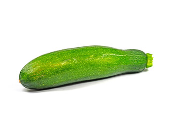 Zucchini vor weißem Hintergrund